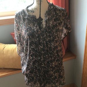 Old Navy Flowered tip